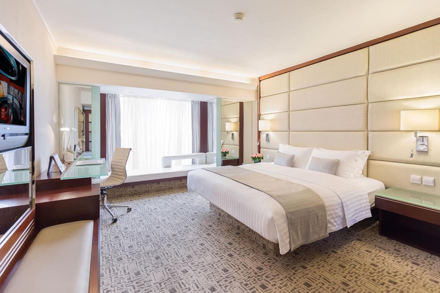 Regal Kowloon Hotel Hong Kong Exterior photo