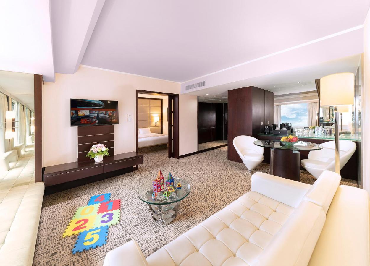 Regal Kowloon Hotel Hong Kong Exterior photo